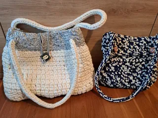 Bolsos tejidos azul y blanco