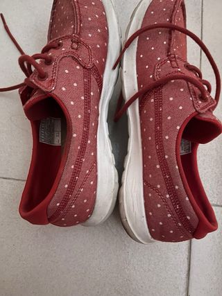 Náuticos Skechers Mujer Lunares Rojos