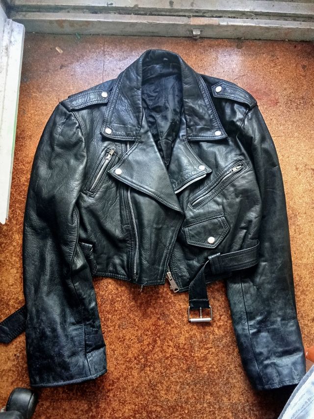 Chaqueta de cuero negra