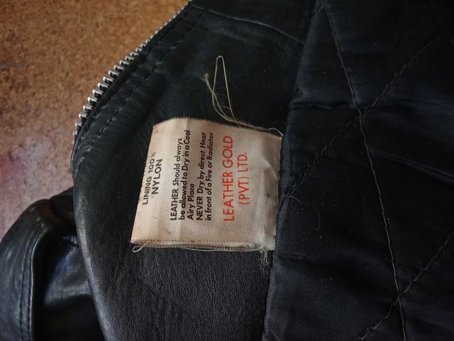 Chaqueta de cuero negra