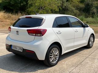 KIA Rio año 2021