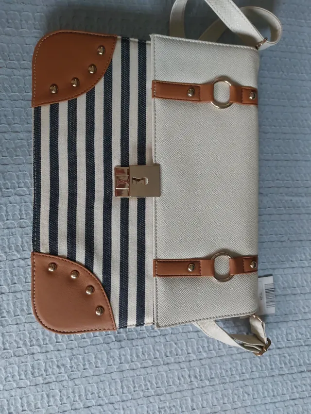 Bolso cartera beige y azul