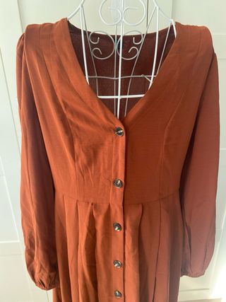 Vestido marrón largo botones manga larga