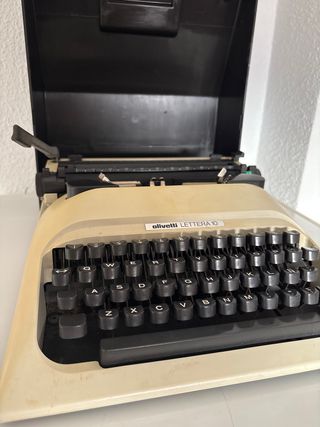 Máquina de escribir Olivetti Lettera 10
