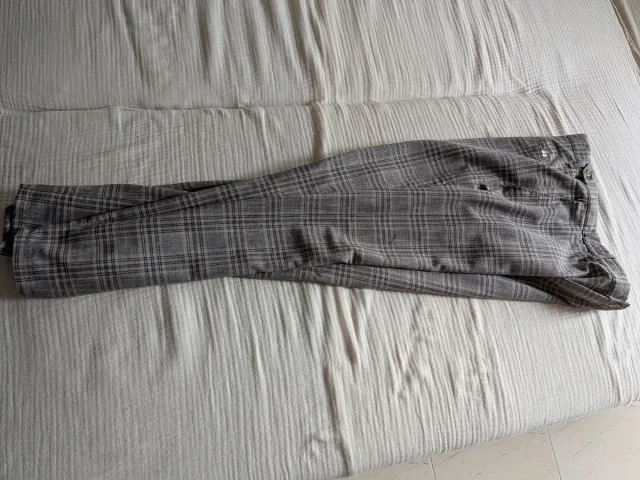 Pantalón Zara cuadros gris Talla 46