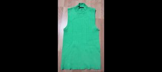 Camiseta Bershka verde cuello