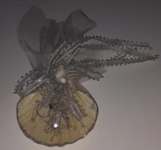 Porta Alianças Concha Prata e Creme