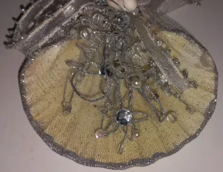 Porta Alianças Concha Prata e Creme