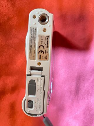 Cámara Panasonic Lumix 12MP Zoom 8x Leica