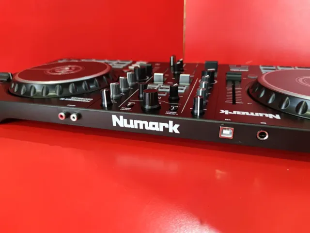 BLACK FRIDAY!!!Numark Mixtrack Pro FX Controlador