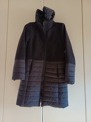 Cappotto nero con cappuccio