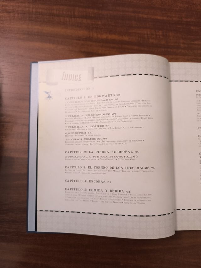 EL GRAN LIBRO DE LOS ARTEFACTOS DE HARRY POTTER...