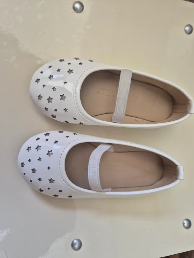 Zapatitos blancos niña estrellas
