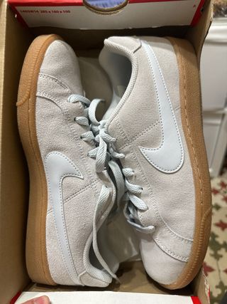 BAMBAS NIKE COURT ROYALE SUEDE