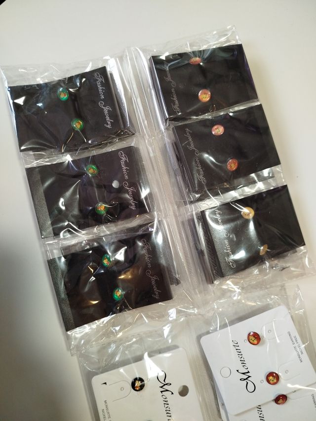 Pendientes Hello Kitty Monsurte Dorados Rojos