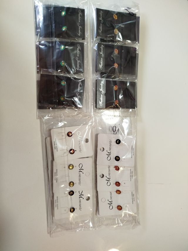 Pendientes Hello Kitty Monsurte Dorados Rojos