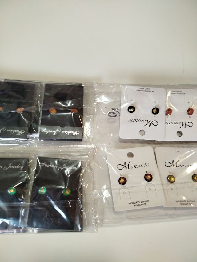 Pendientes Hello Kitty Monsurte Dorados Rojos