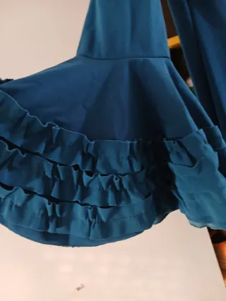 Traje de flamenca azul con volantes