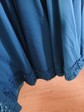 Traje de flamenca azul con volantes