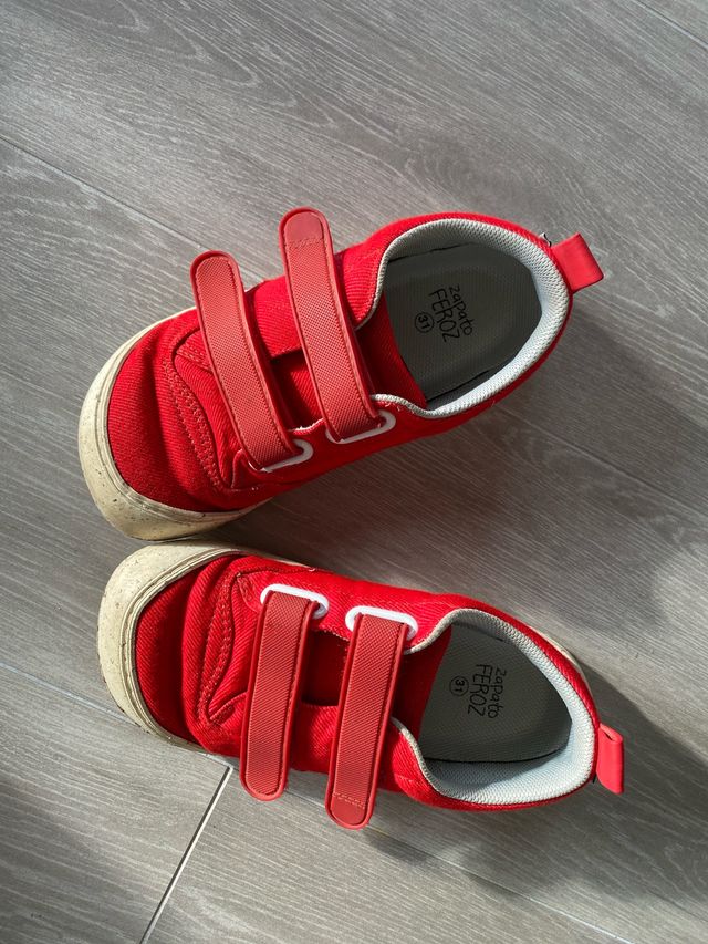 Zapato Feroz, modelo Aldaia color rojo. Talla 31