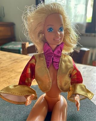 Chi mi aiuta? Bolerino Barbie anni ‘80/‘90