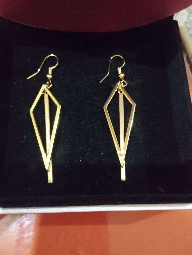 Pendientes dorados asimétricos