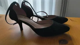 Zapatos Gloria Ortiz negros tacón bajo