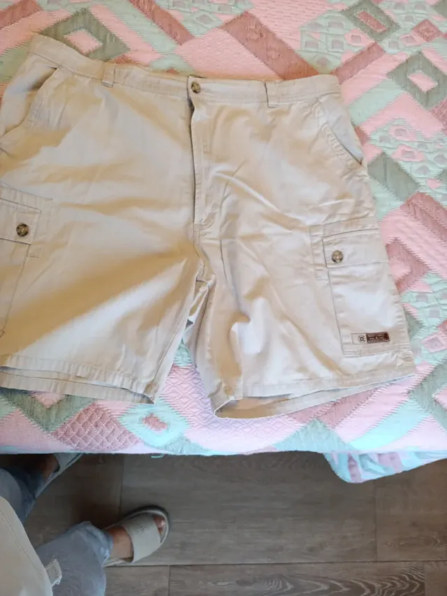 Pantalón corto cargo beige hombre