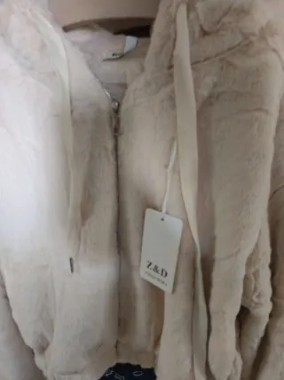 Abrigo pelito beige sin estrenar talla única