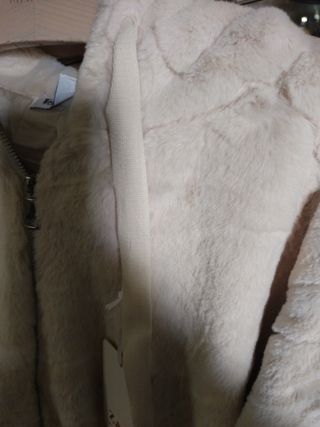 Abrigo pelito beige sin estrenar talla única