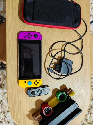 Nintendo Switch Morado y Amarillo