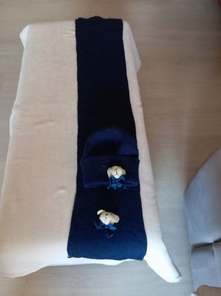 Cappello e sciarpa blu per bambini