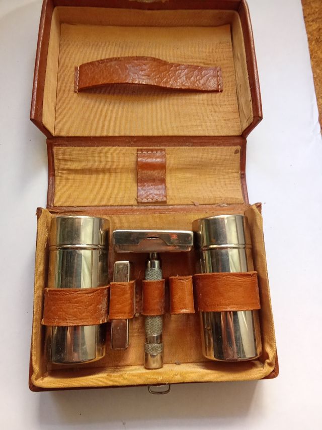 Antiguo neceser de viaje