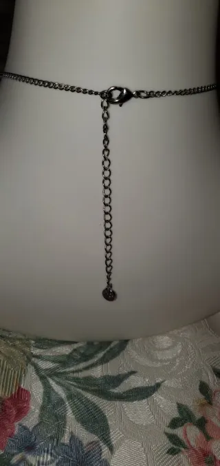 Collana vintage con ciondolo perla e cristalli.