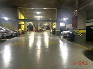 Garaje en venta en Pubilla Cases en Hospitalet de Llobregat, L´