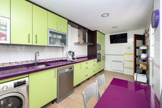 Casa adosada en venta en Zubia (La)
