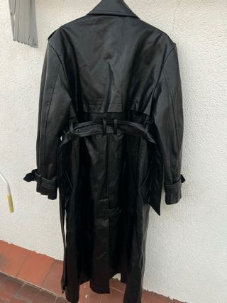 Gabardina de cuero negra