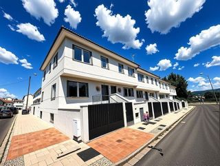 Casa adosada en venta en Láchar