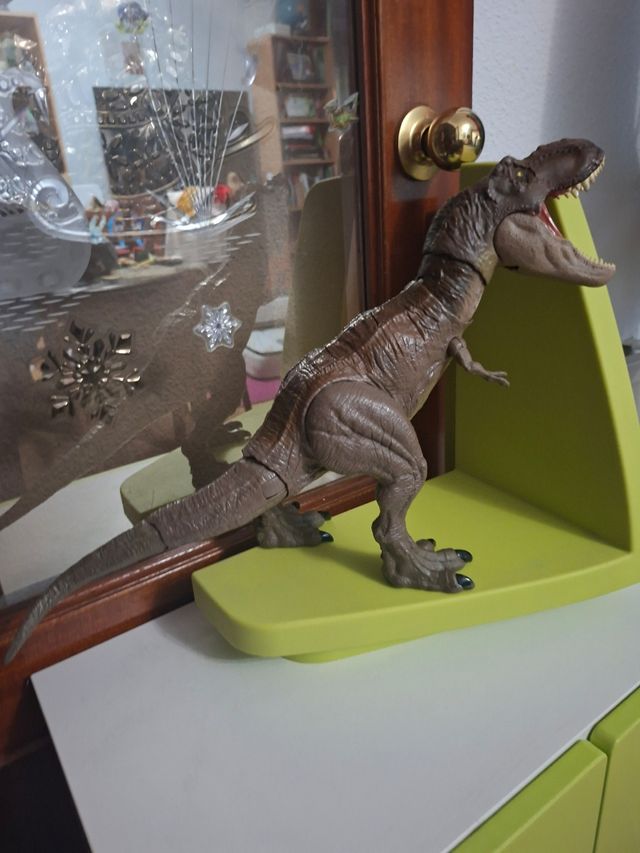 4 
Dinosaurios Jurassic World T-Rex