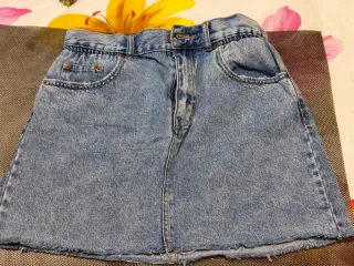 Falda vaquera desgastada