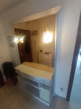 Mueble recibidor con espejo y luz