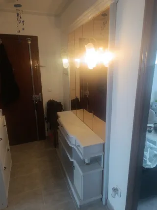 Mueble recibidor con espejo y luz