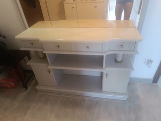 Mueble recibidor con espejo y luz