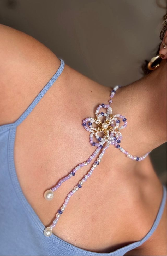 Collar choker de perlas y abalorios