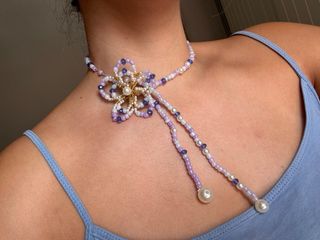 Collar choker de perlas y abalorios