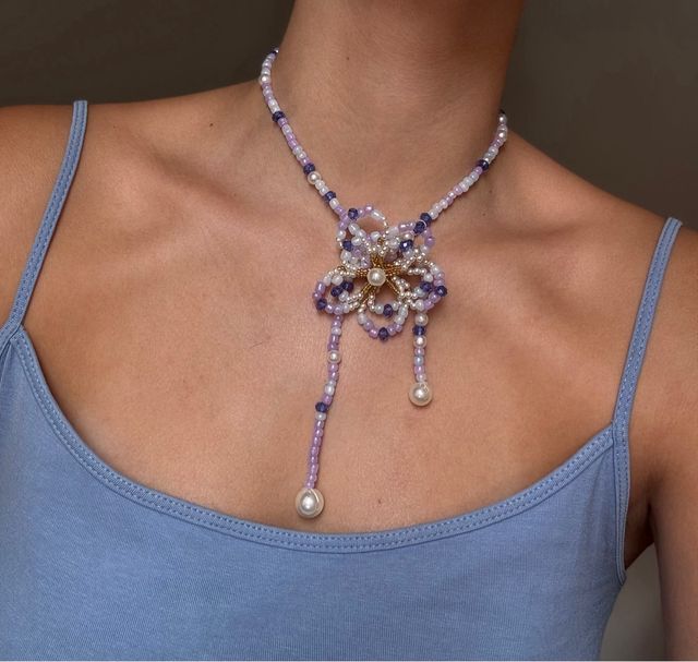 Collar choker de perlas y abalorios