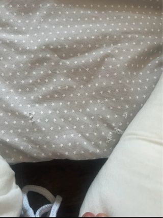 Nido reductor bebé gris y blanco