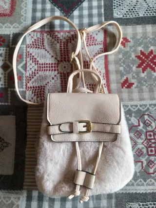 Mochila pequeña peluche beige
