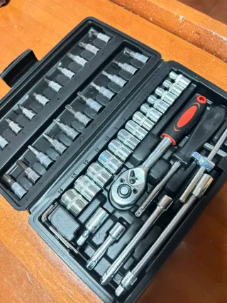 Juego 46 Piezas Herramientas + Destornillador