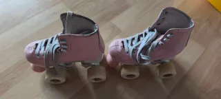 Patines Oxelo rosas, talla 27, en buen estado.
